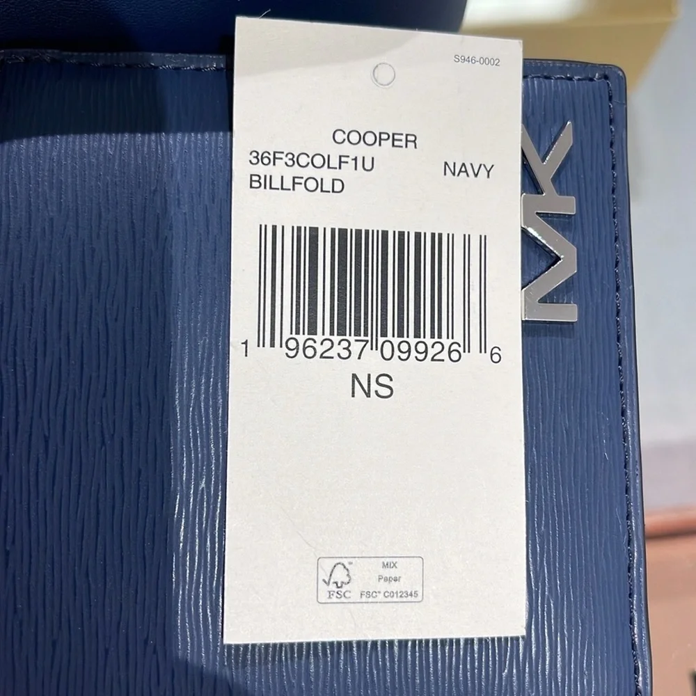 Michael Kors Cooper Billfold Wallet
Navy 
NWT - Picture 14 of 16